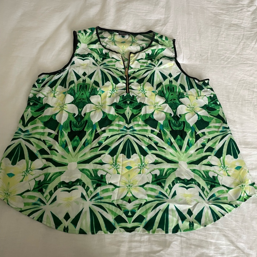 Cute summer green pattern sleeveless top!